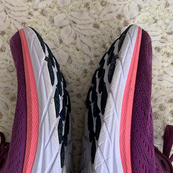 Hoka Clifton 8 Women's Magenta and Coral Everyday Athletic Shoes - Picture 9 of 12